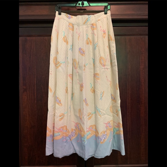 SKYR Sportswear Beautiful Spring and Summer skirt - Picture 1 of 2